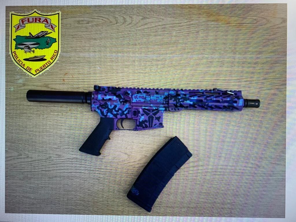 Rifle AR-15 hallado en embarcación en Punta Salinasjpg